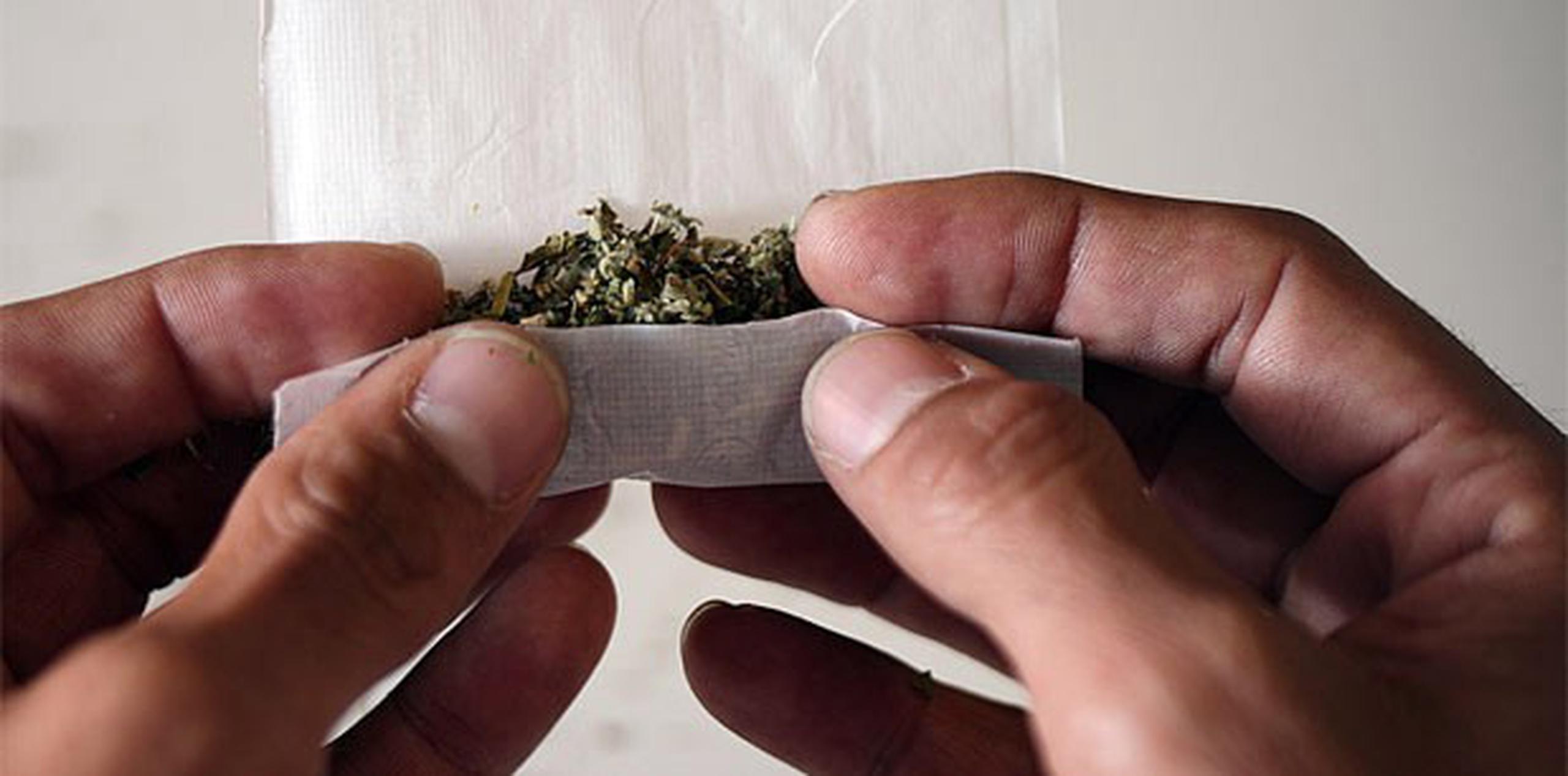La marihuana sigue clasificada como una droga ilegal bajo la ley federal estadounidense. (Archivo)