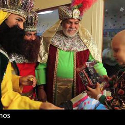 Reyes Magos visitan el hospital pediátrico
