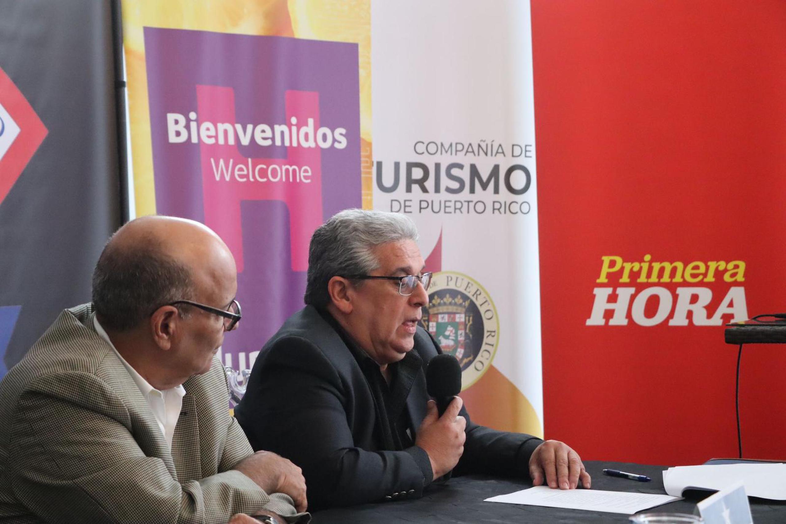 Desde la izquierda, Jorge Colón Delgado, historiador oficial de la Liga de Béisbol Profesional Roberto Clemente (LBPRC), y Juan Flores Galarza, presidente de la LBPRC.