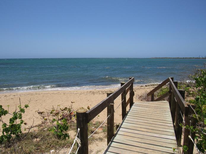 La playa Atolladora, que conecta con las playas Tamarindo y Ballena, está protegida por el Departamento de Recursos Naturales y Ambientales.