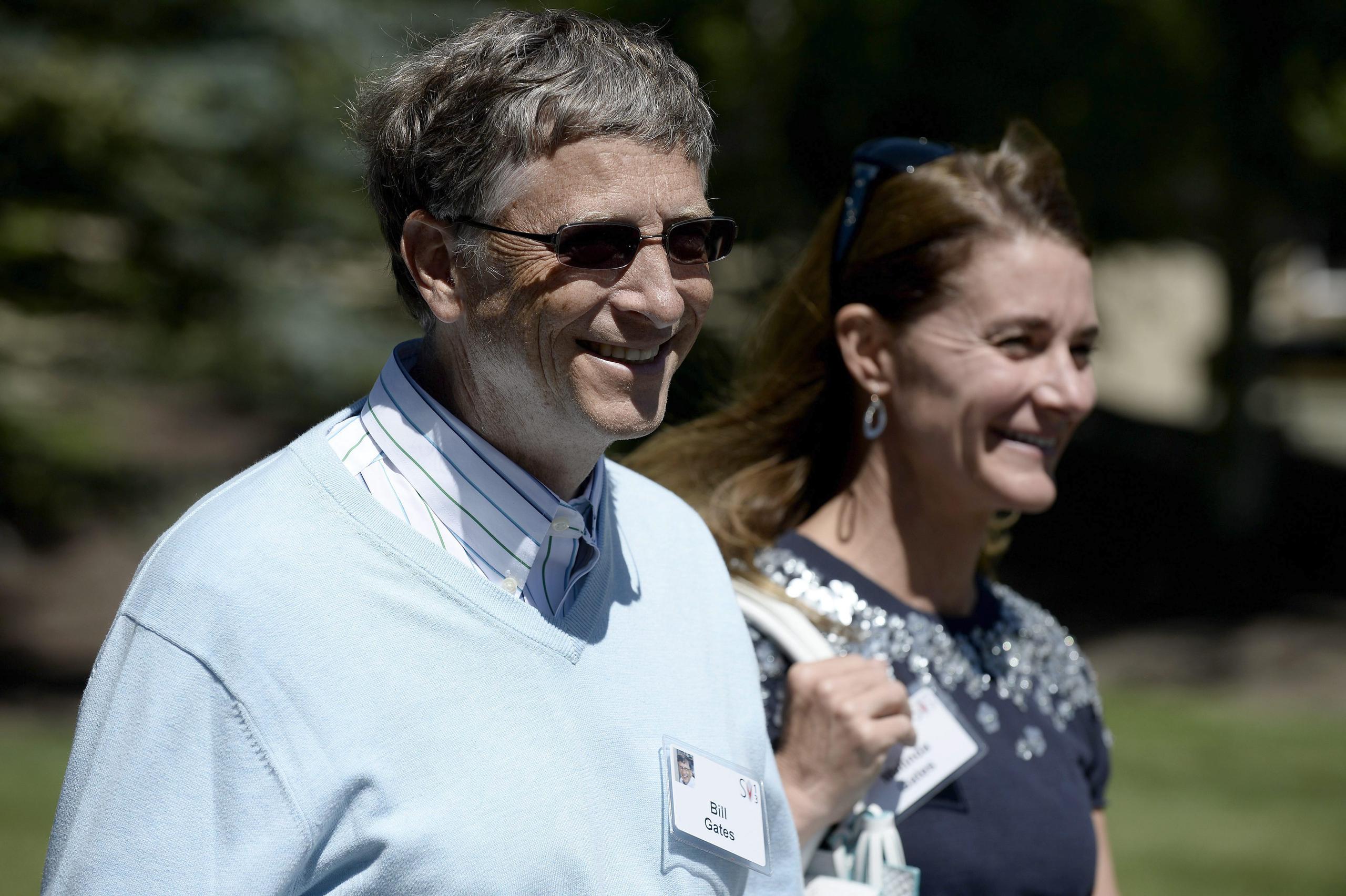 El millonario estadounidense y fundador de Microsoft, Bill Gates, junto a su exesposa, Melinda, en Sun Valley.