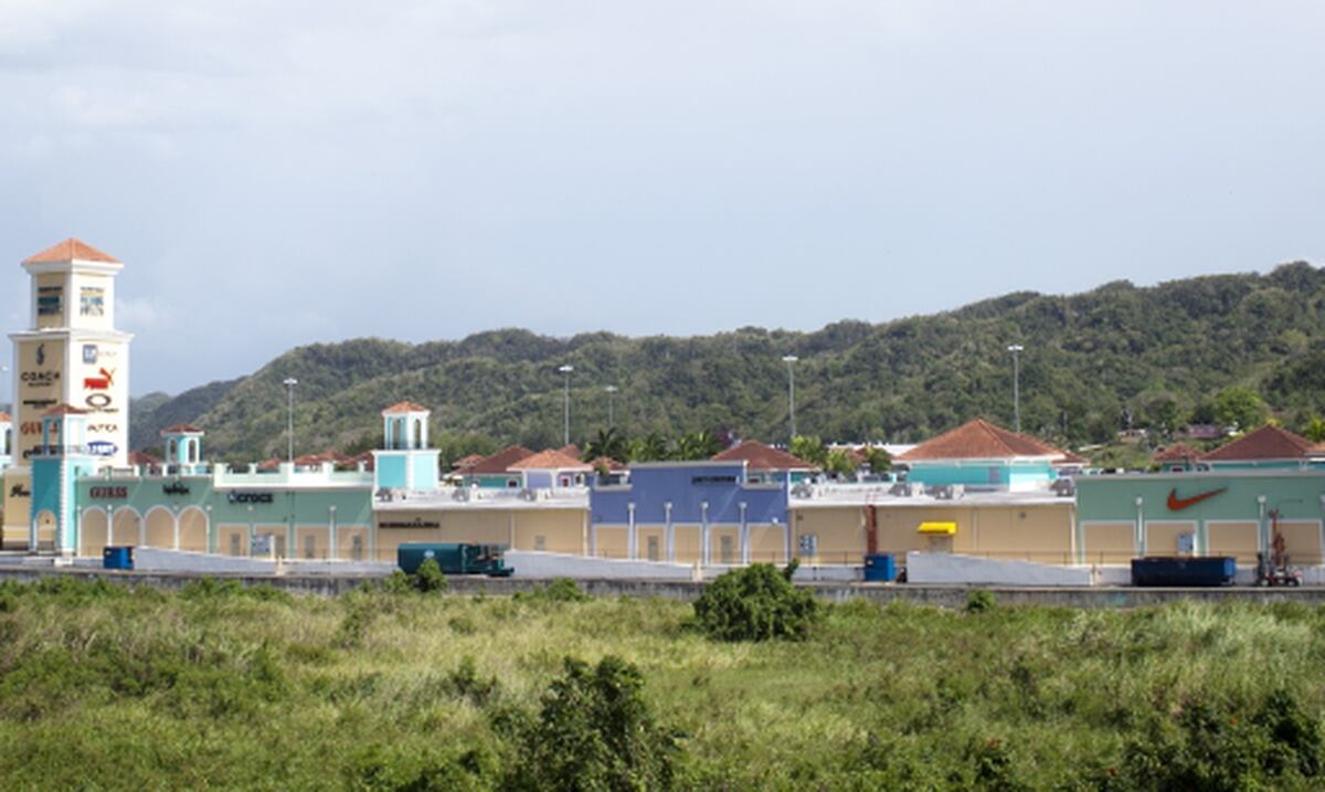 Outlets de reabrirán la semana que viene Primera Hora