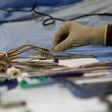 Clausuran centro de cirugías plásticas clandestino que operaba en una casa en Miami