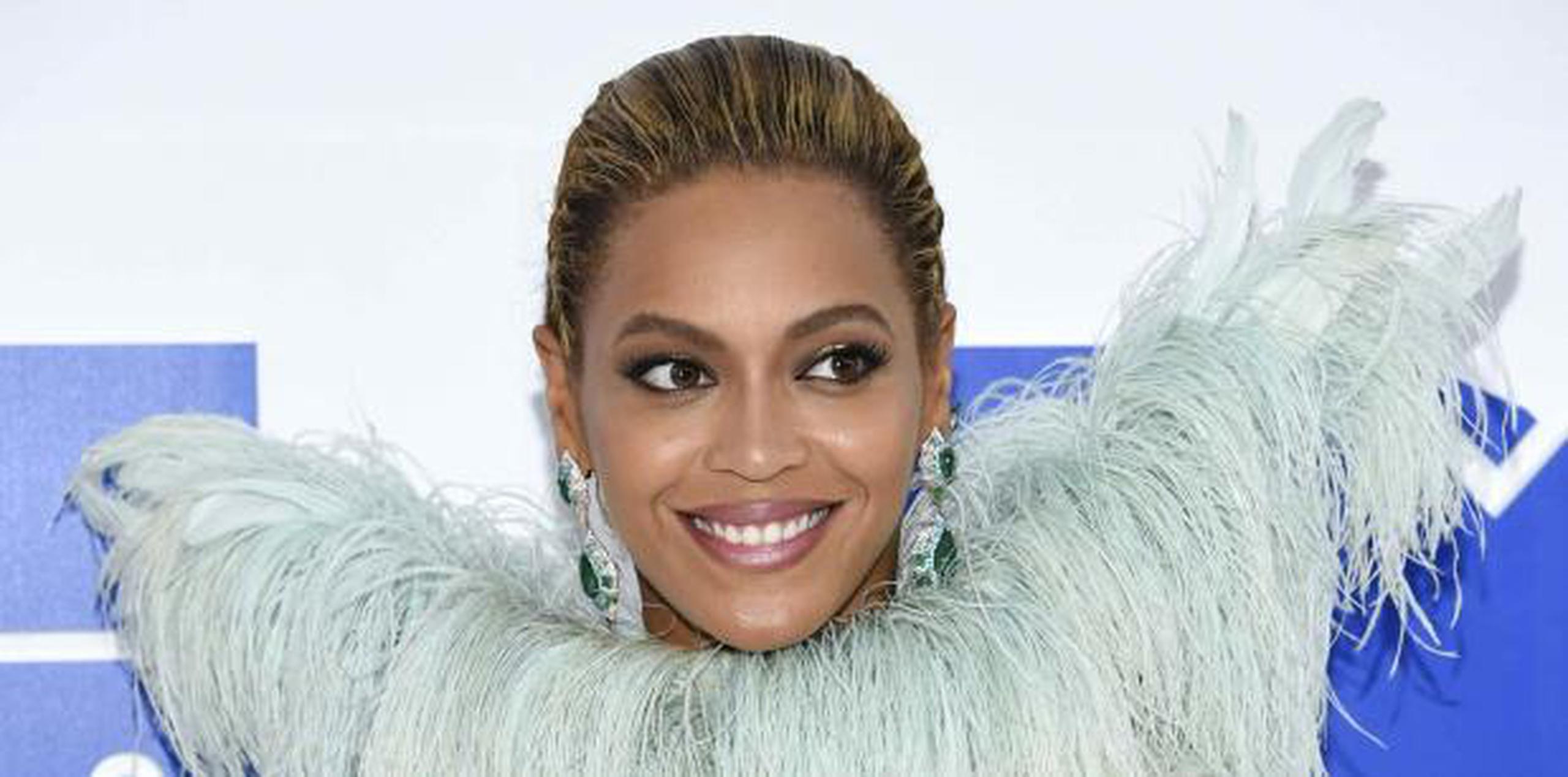 Los últimos tres discos de Beyoncé fueron lanzados de sorpresa. (AP)