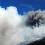 Argentina mantiene alerta naranja por volcán Copahue