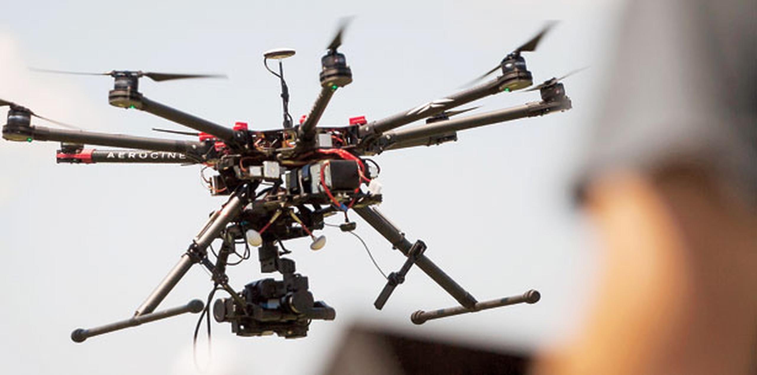 Una fuente de Primera Hora dijo que el pasado diciembre se recibieron denuncias en la Comandancia de Bayamón que alertaban que vieron drones sobrevolando dos urbanizaciones en Dorado. (Archivo)