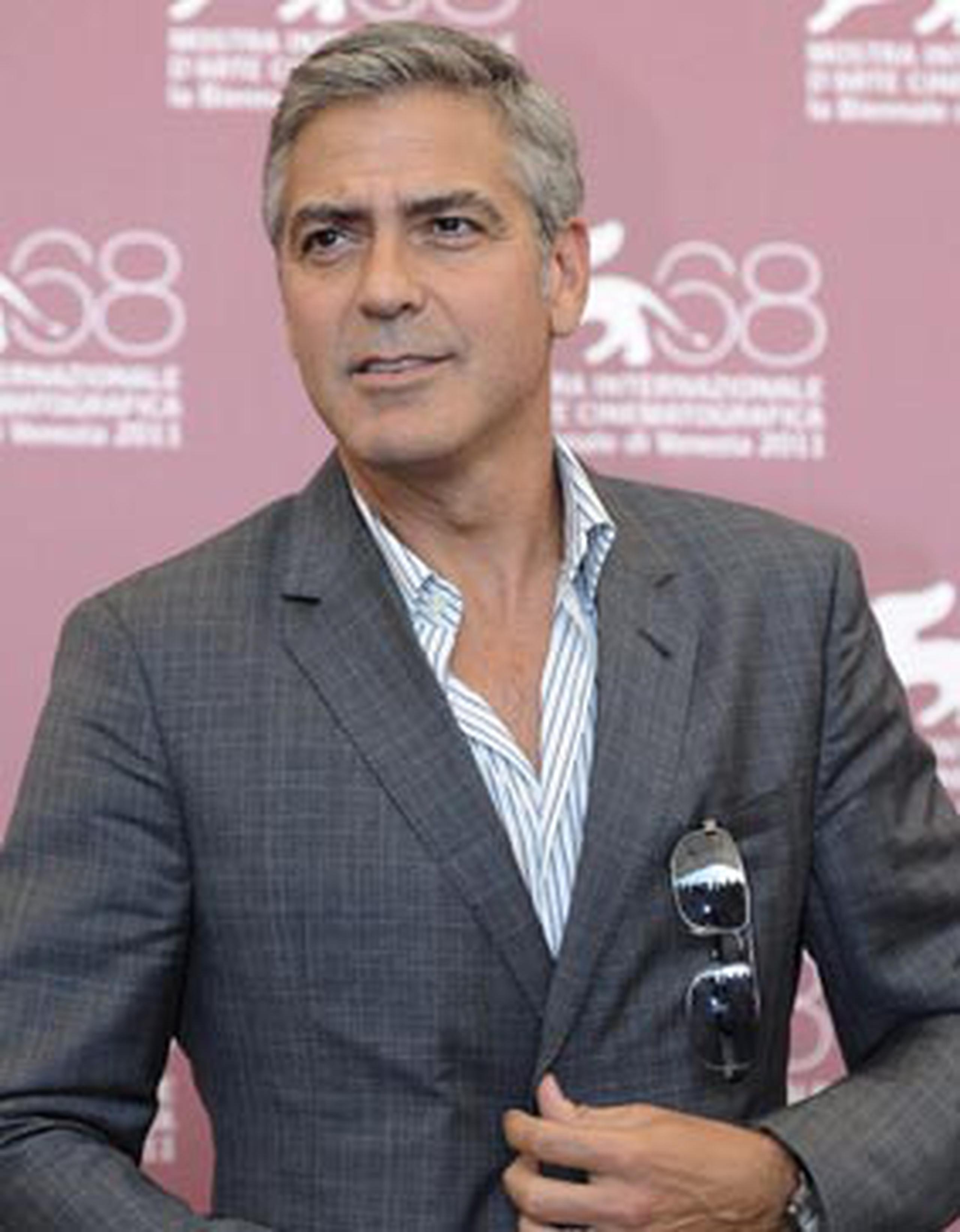 Desde los 33 años, las canas del ganador del Óscar, George Clooney, se han convertido en un atributo que lo coloca en la lista de los más sexis. (Archivo)