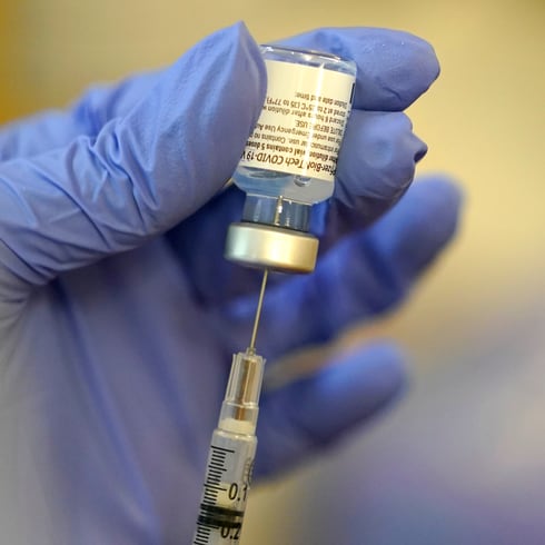 Se echan a perder miles de vacunas contra el COVID en estados con poca demanda