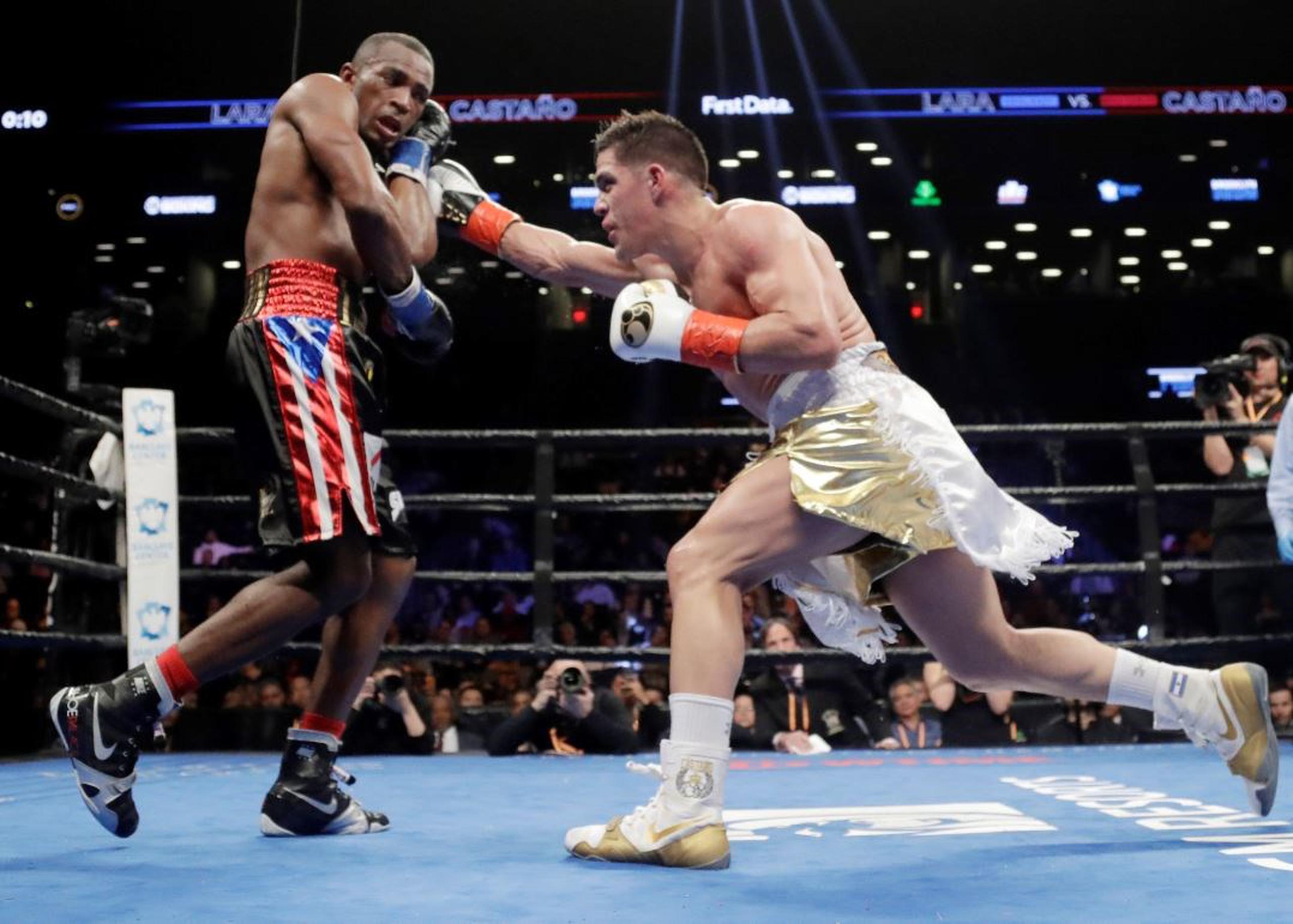 Le ponen la bandera de Puerto Rico en los pantalones a boxeador cubano