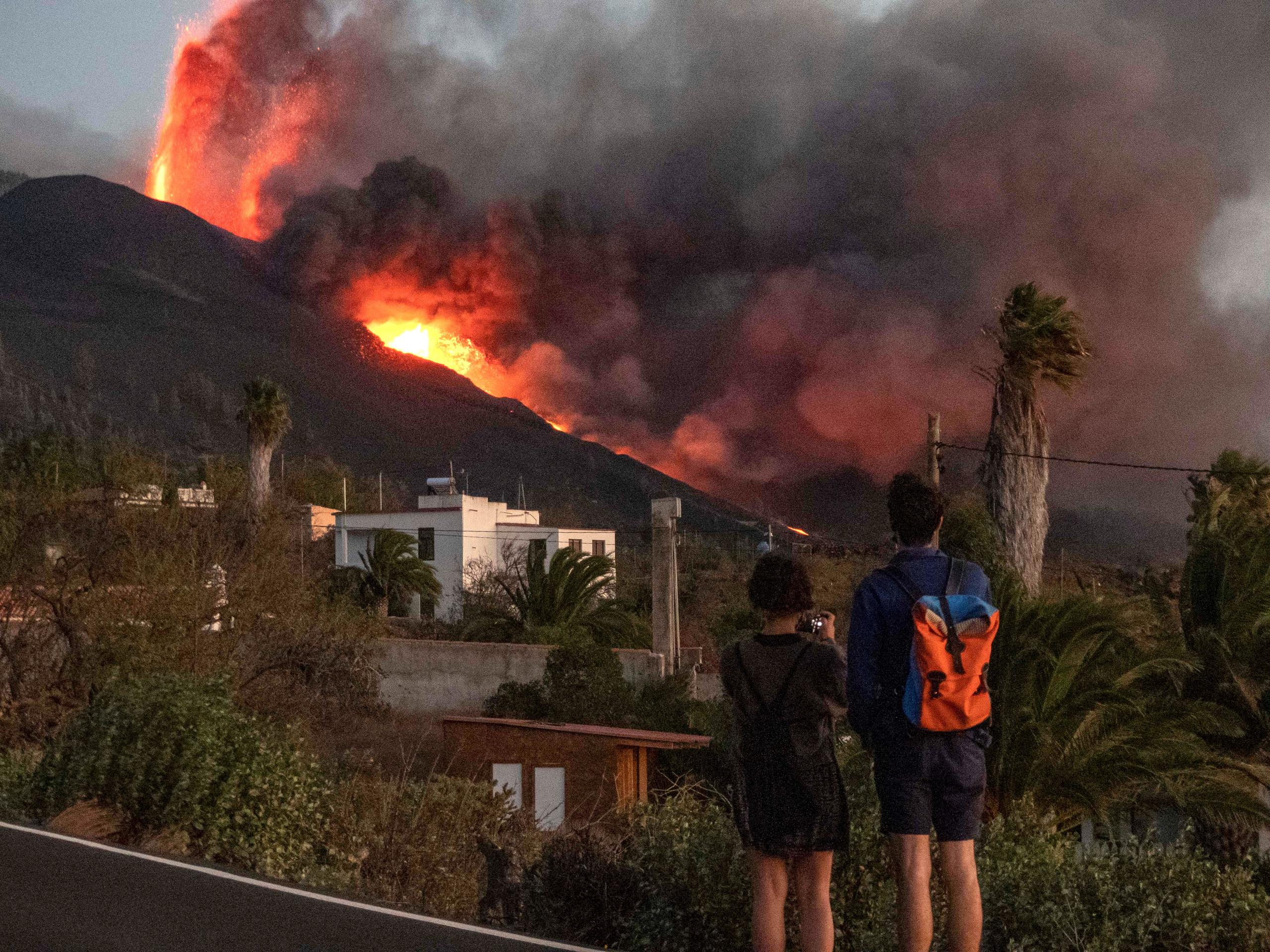 La lava que emerge de la erupción volcánica de Cumbre Vieja, en la isla canaria de La Palma, en foto de 29 de septiembre.