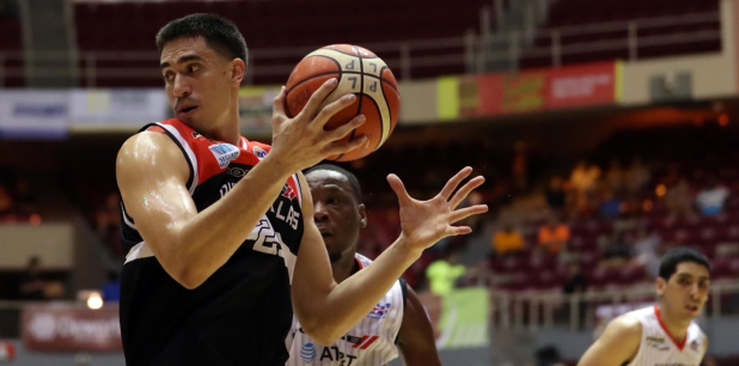 El pívot de los Piratas, Jorge Bryan Díaz, figurará hoy en el cuadro titular del Equipo Oeste en el clásico de estrellas del BSN en Aguada. (juan.martinez@gfrmedia.com)