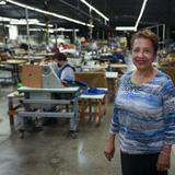 Costureras luchan por mantener fábrica abierta en Utuado