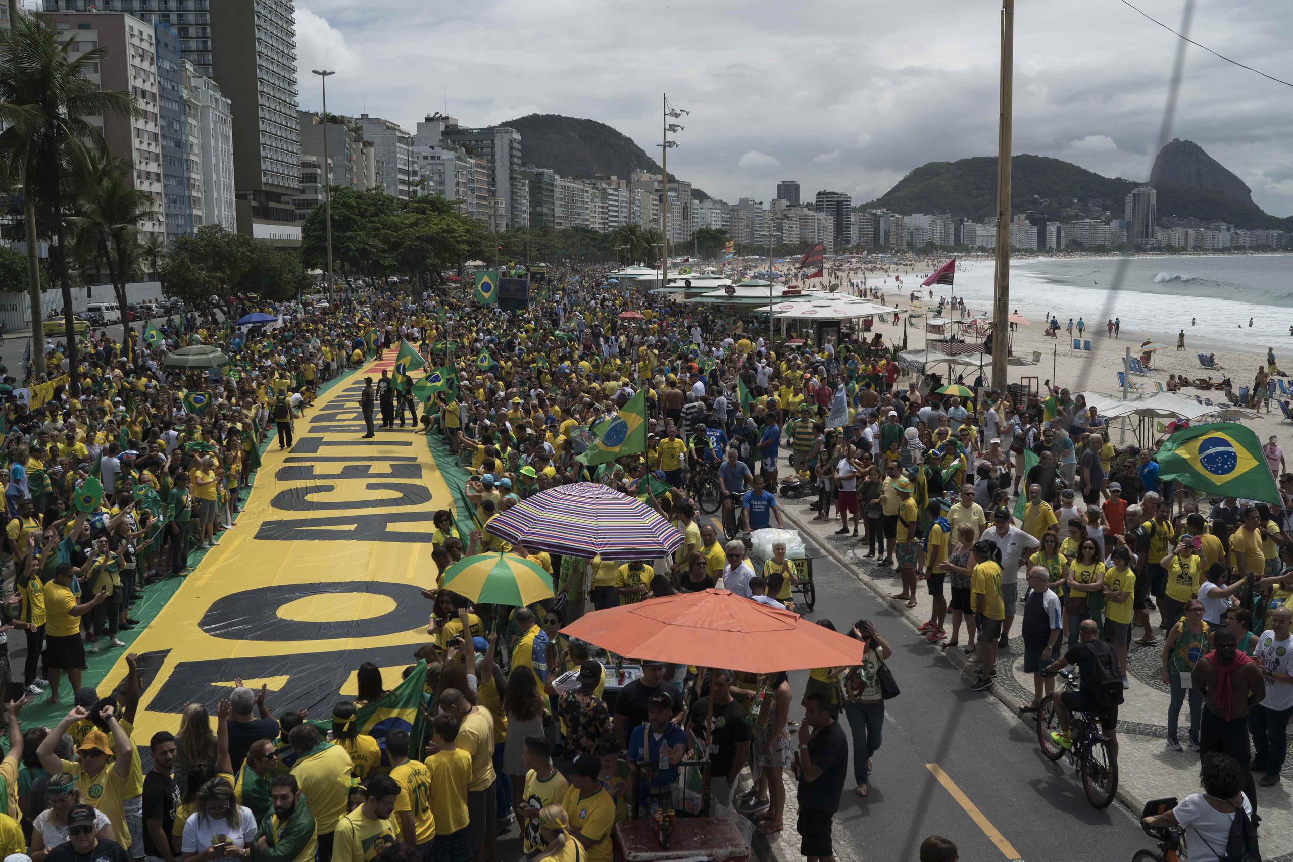 Enorme manifestación de ayer por Bolsonaro. (AP)