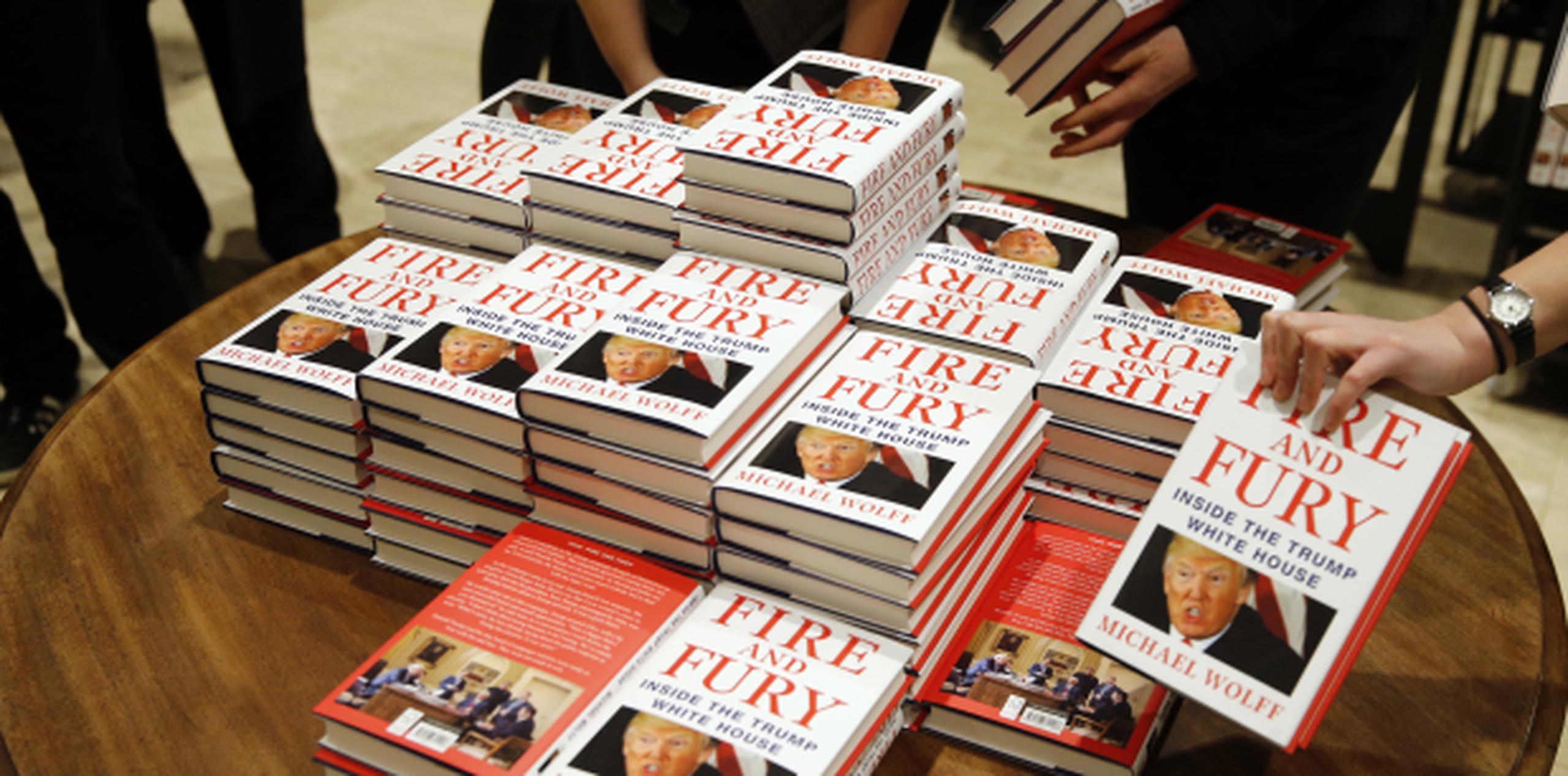 Trump reclamó que se cancelara la publicación de "Fire and Fury", pero sólo logró que saliera a la venta cuatro días antes de la fecha prevista. (AP / Alastair Grant)