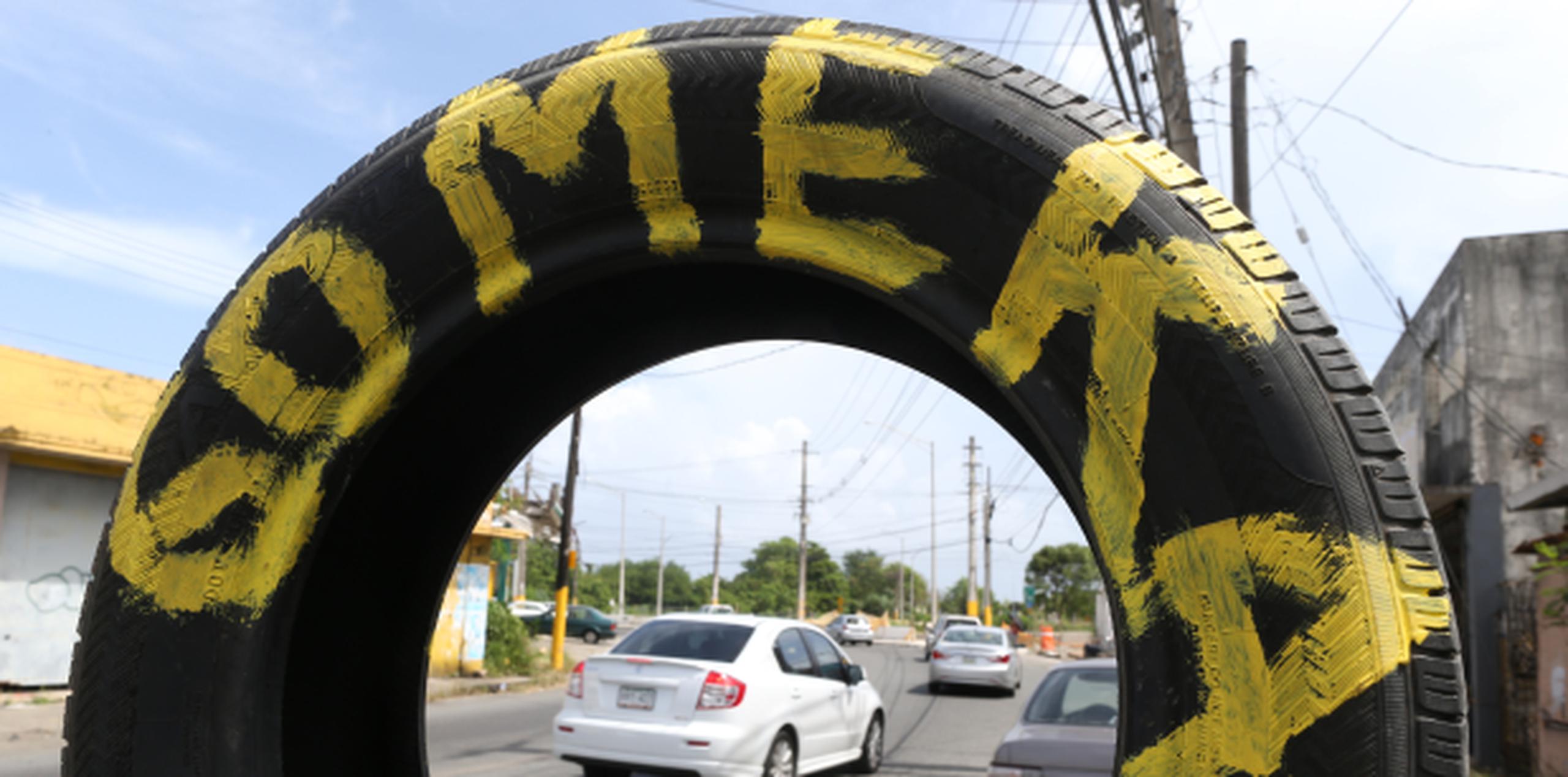 Actualmente no existe ley alguna que regule la venta de neumáticos usados, lo que representa un problema de seguridad pública. (Archivo)