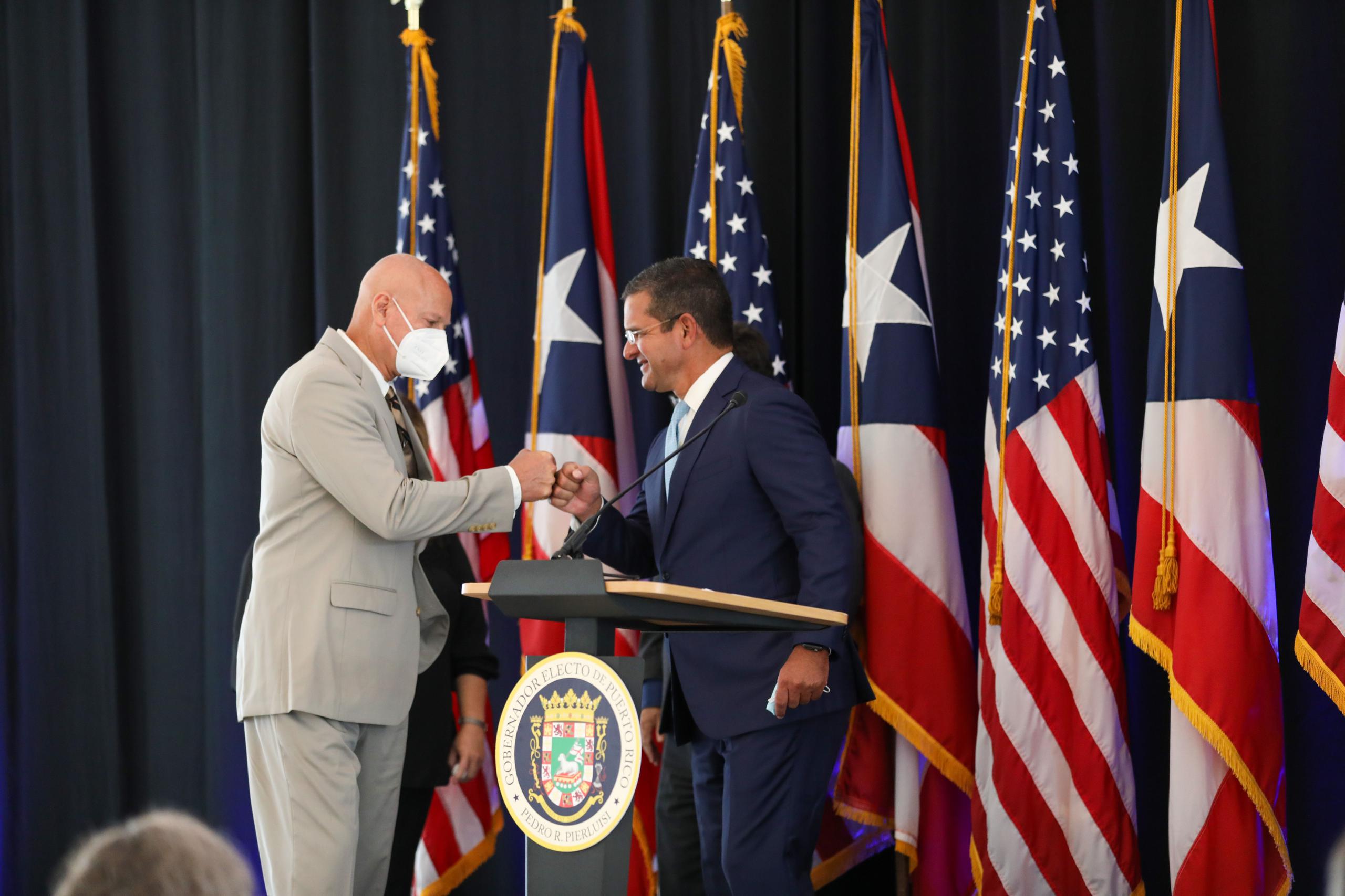 Ray Quiñones saluda el gobernador electo Pedro Pierluisi.