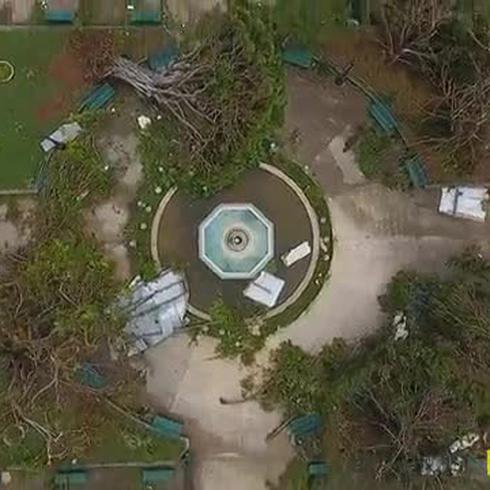 Visuales de la plaza pública de Guayama luego del huracán María