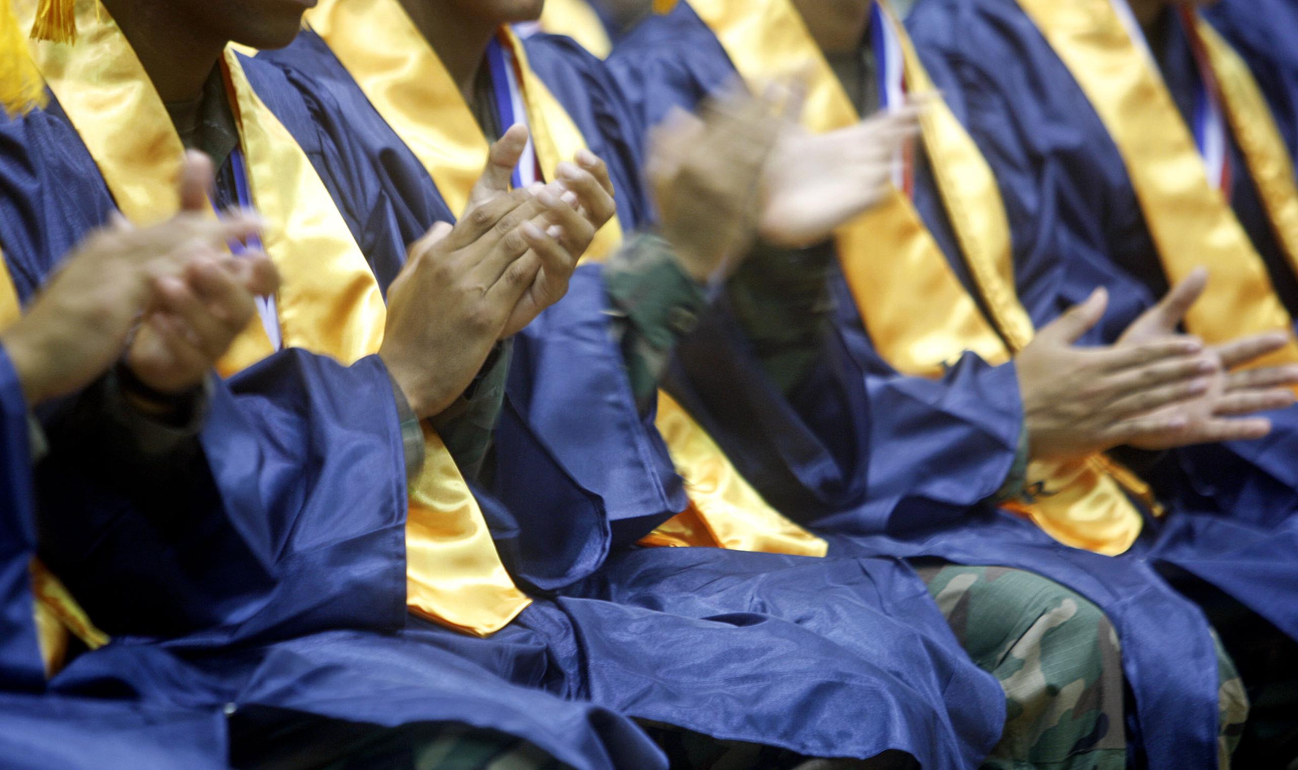 Las graduaciones no serían en la fecha tradicional y se celebrarían siguiendo las directrices del task force.